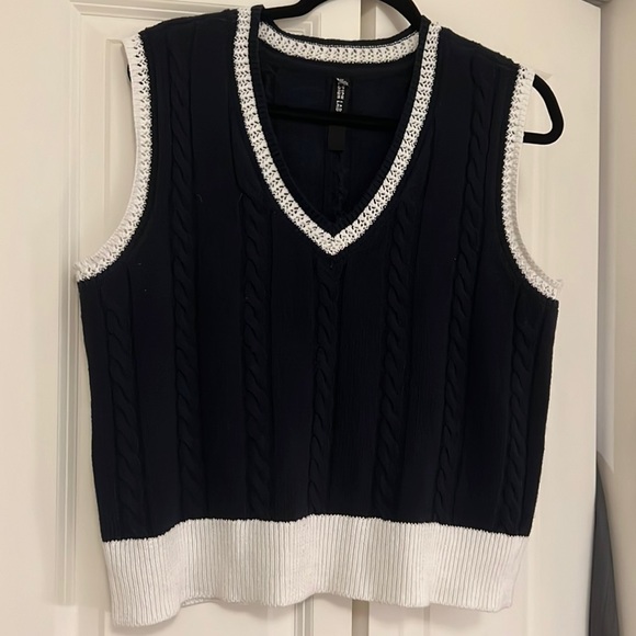 Design Lab Lord & Taylor Sweaters - Design Lab pullover sweater vest
